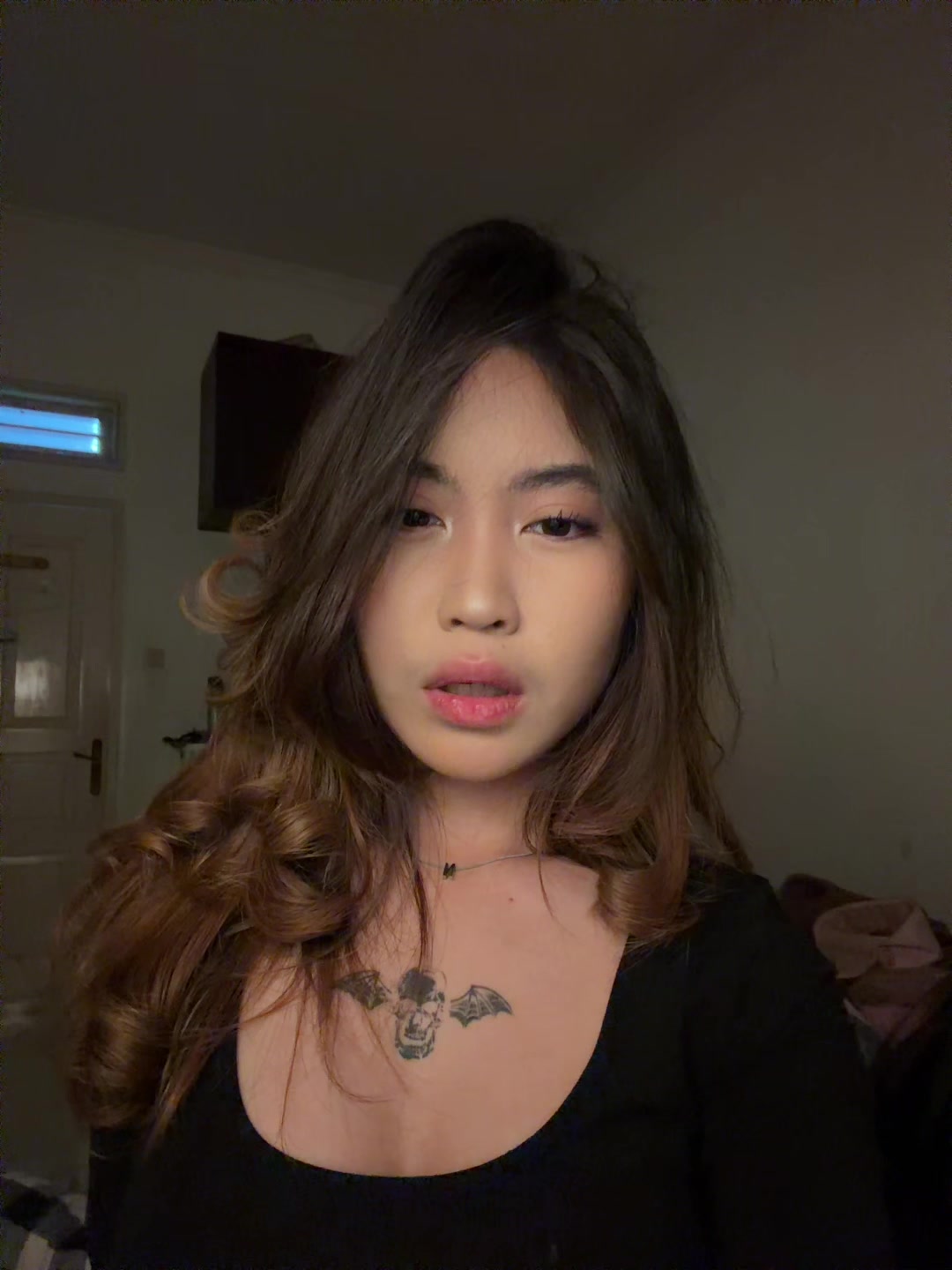 @nL