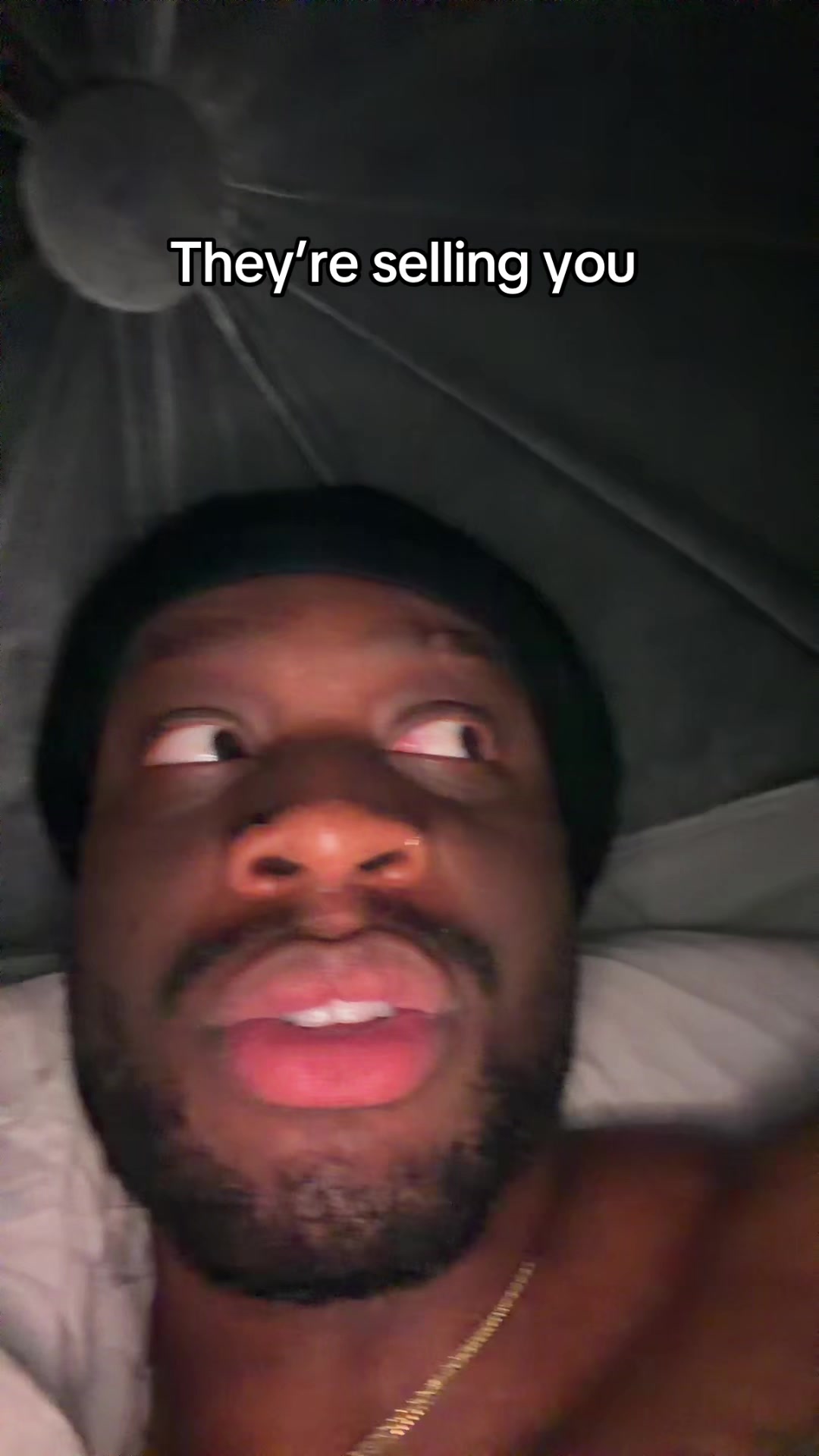 @uɐǝſ ˙ʇS ʎǝssǝſ
