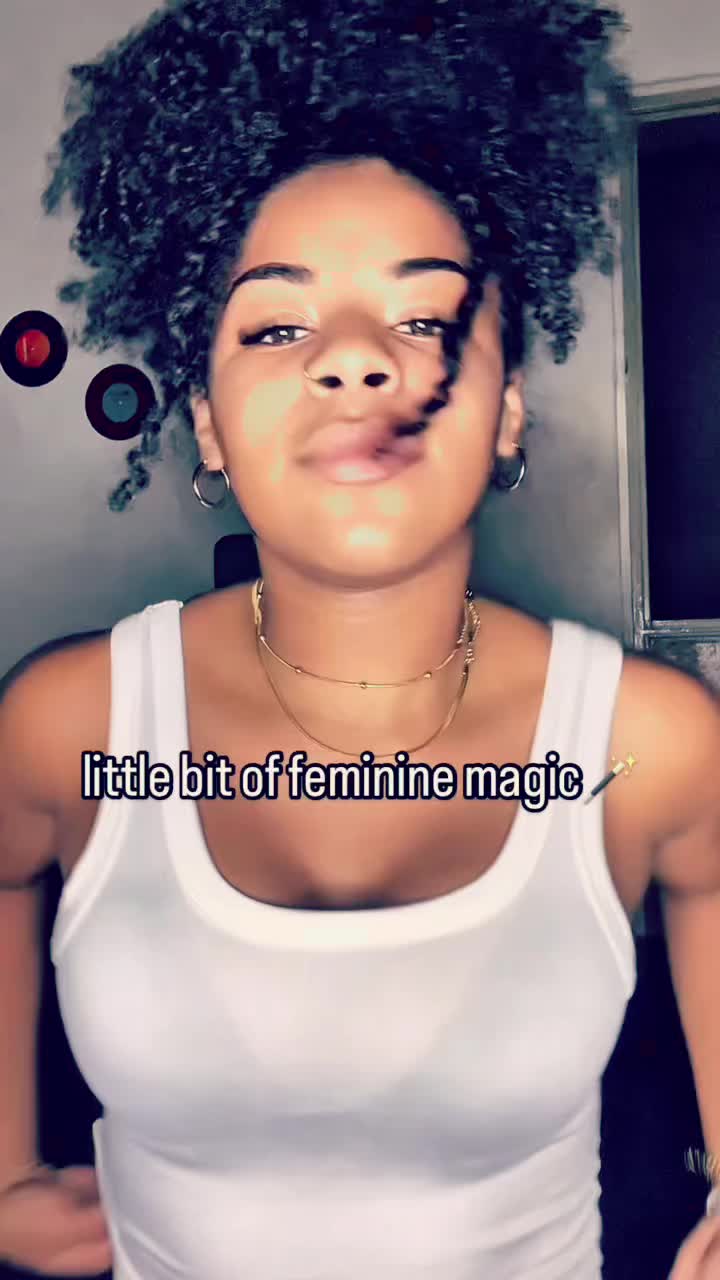 Paola Gomez ( paolagomezxoxo) Urlebird