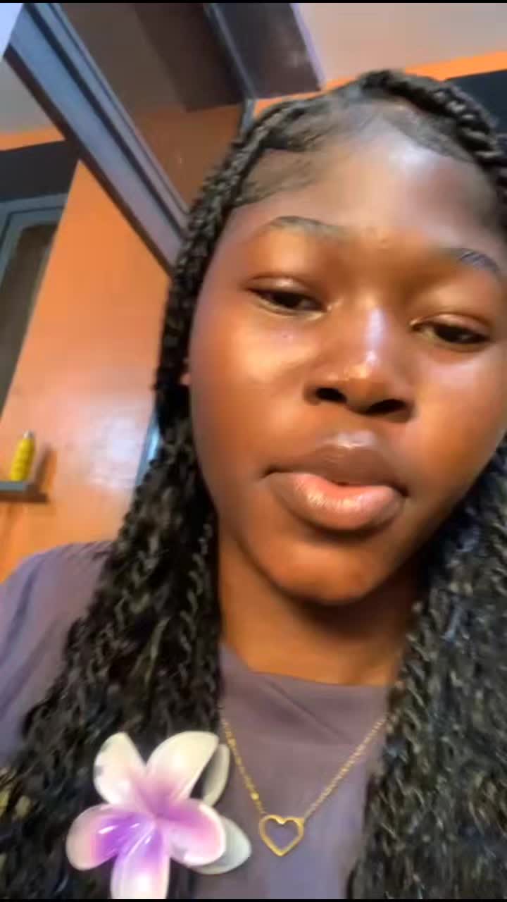 @OLIVIA 🌸