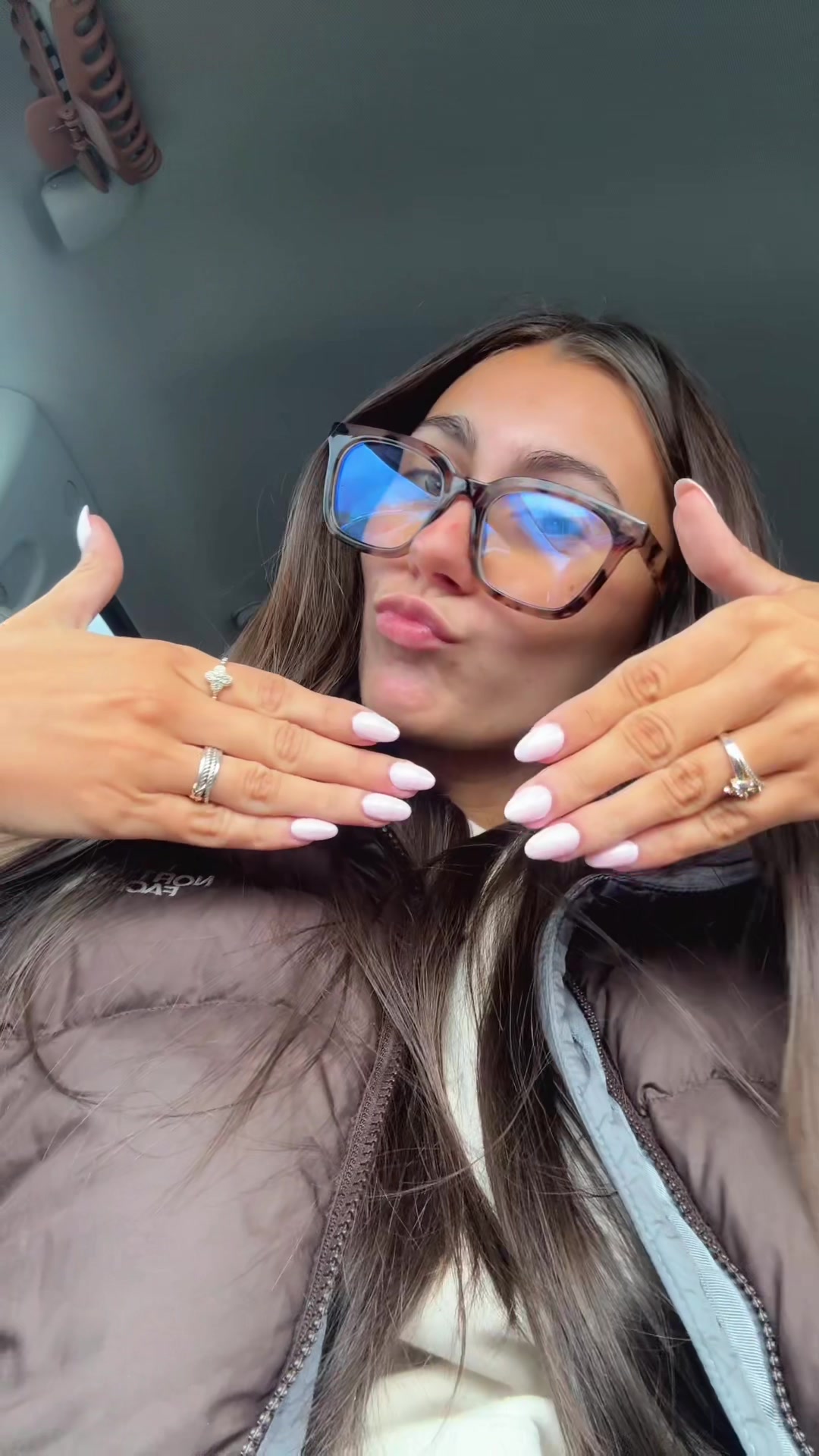 @Farah_Travis_