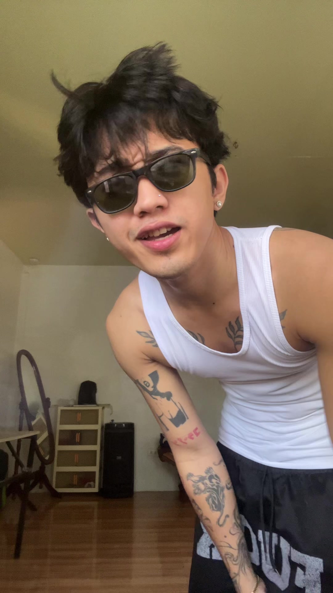 @whos haes