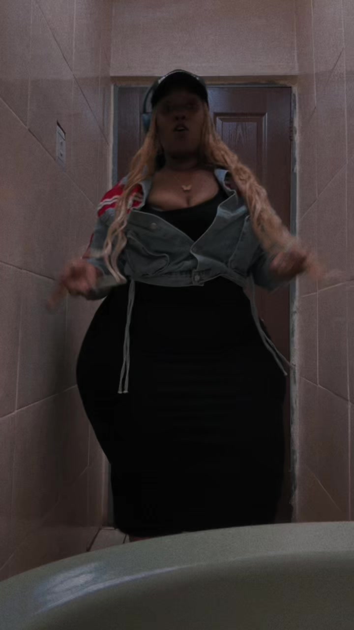 @tshenolomikayla