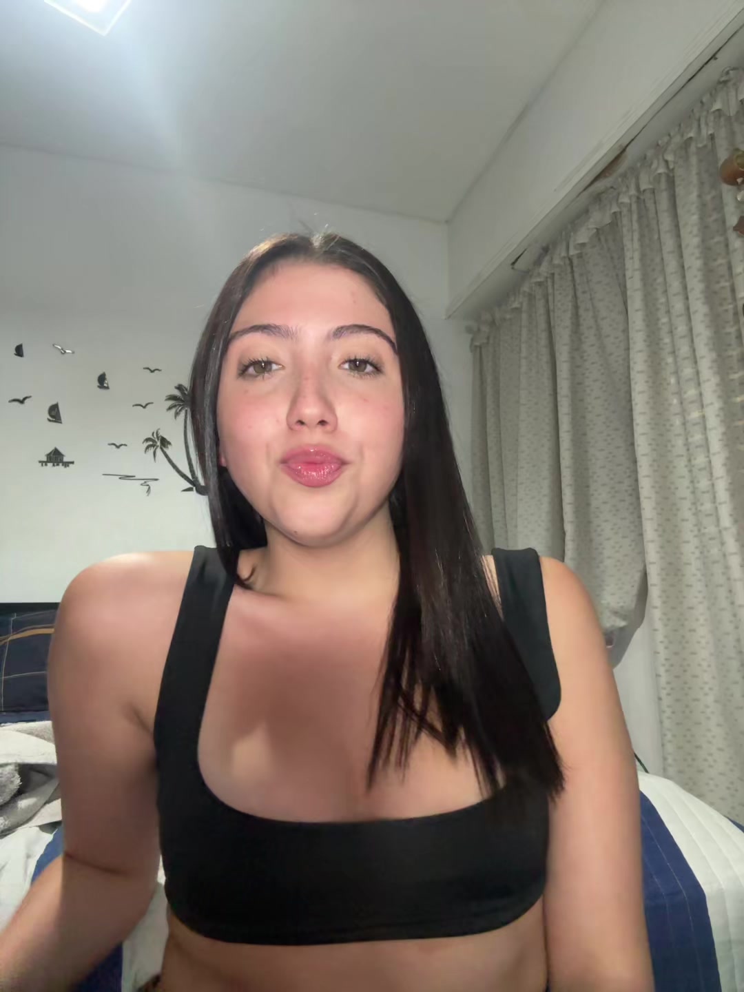 @whoisvickyy