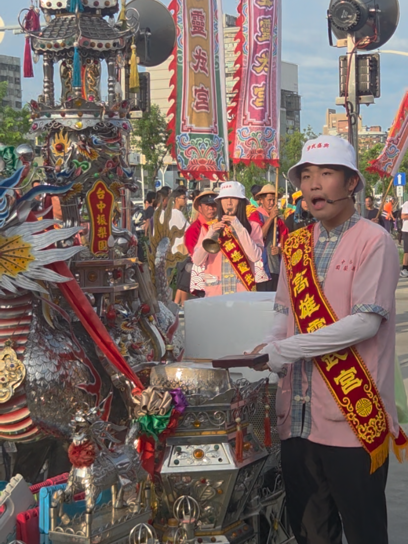 @帥哥跑廟會