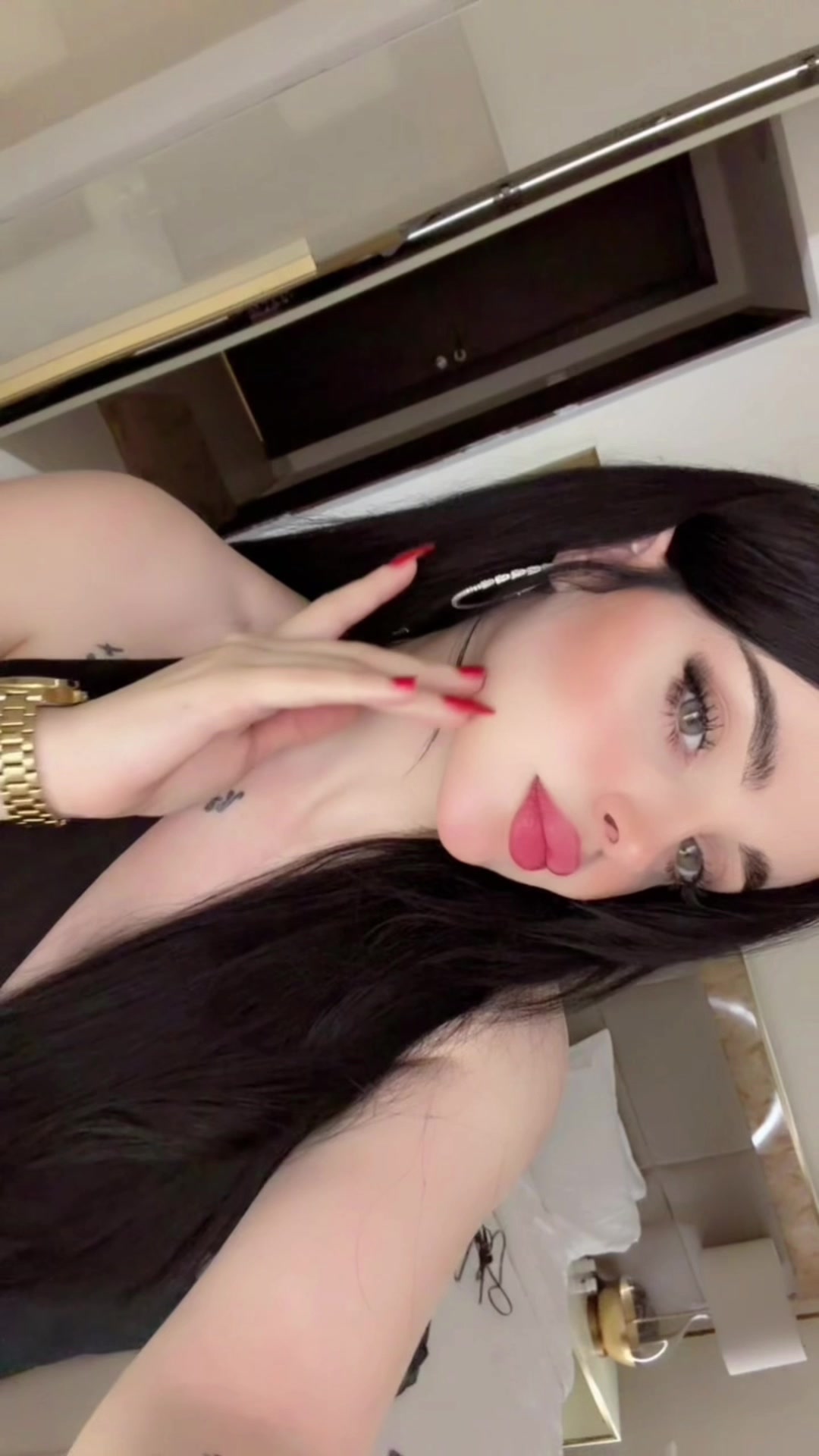 @Model rena