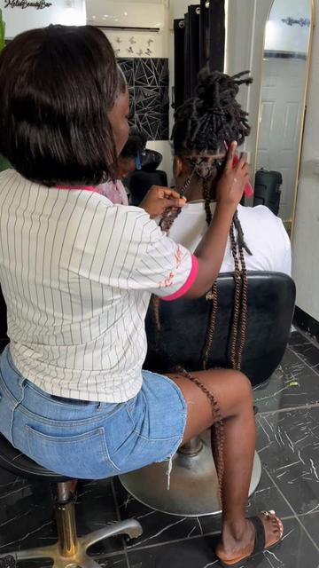@Meliabeautybar