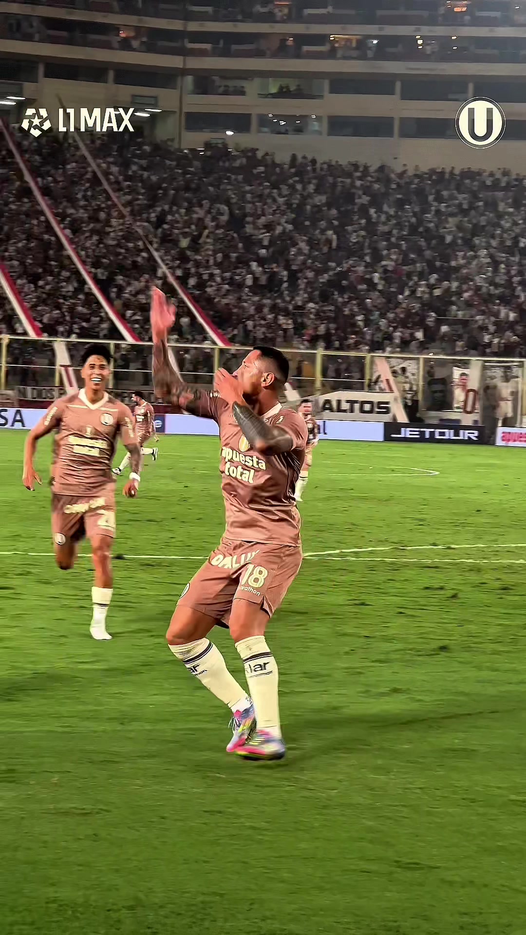@Universitario