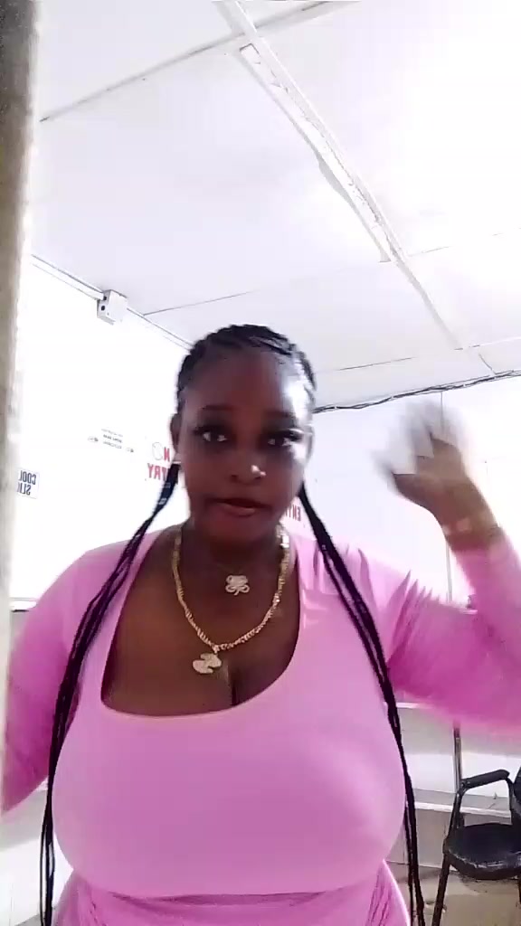 @busty baddie 🥰💃