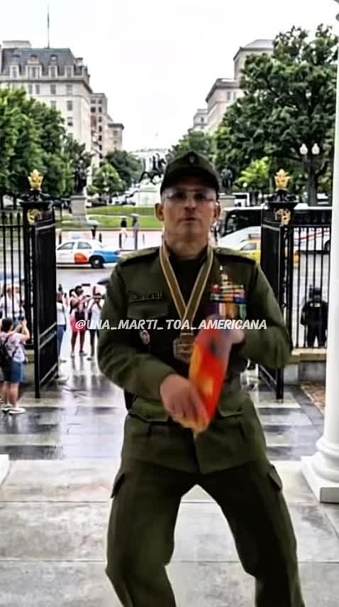 @una_marti_toa_americana