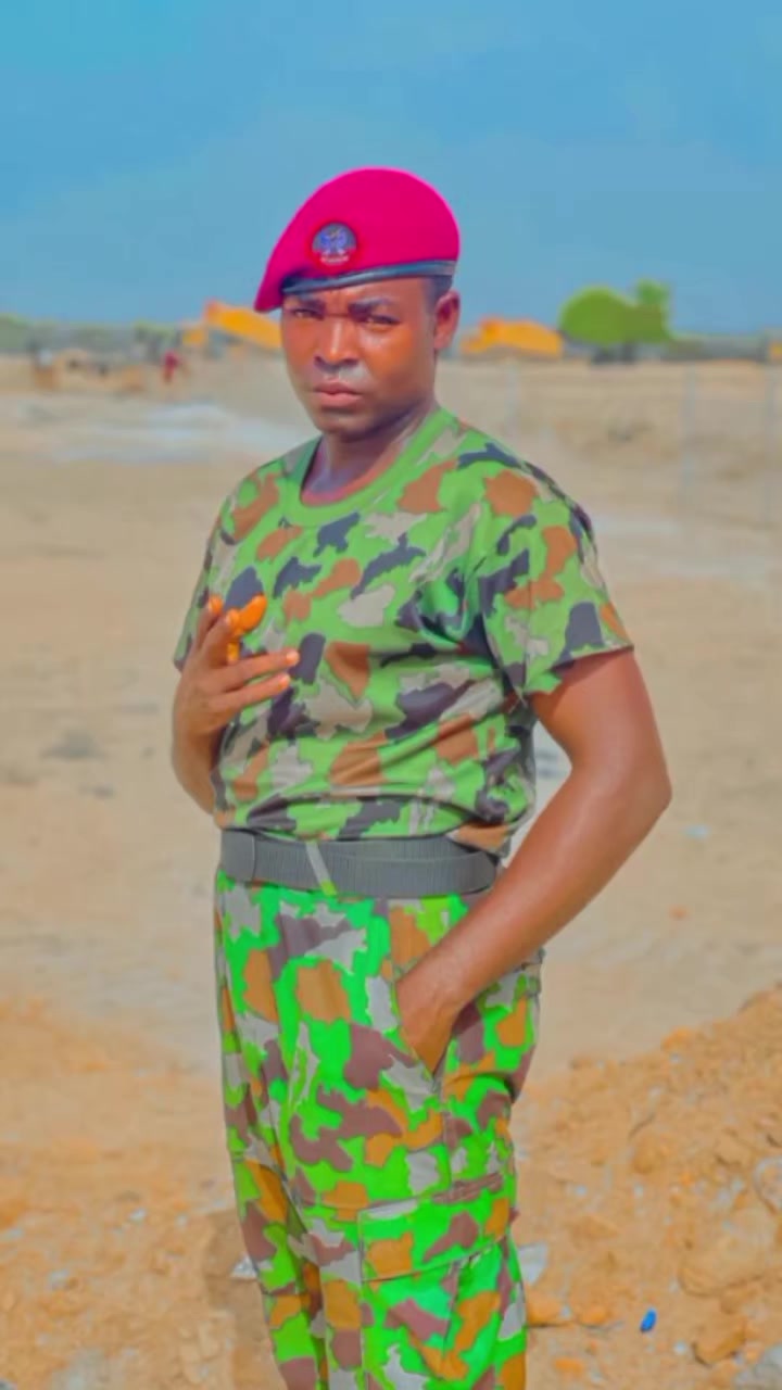 @DE BOSS 2477