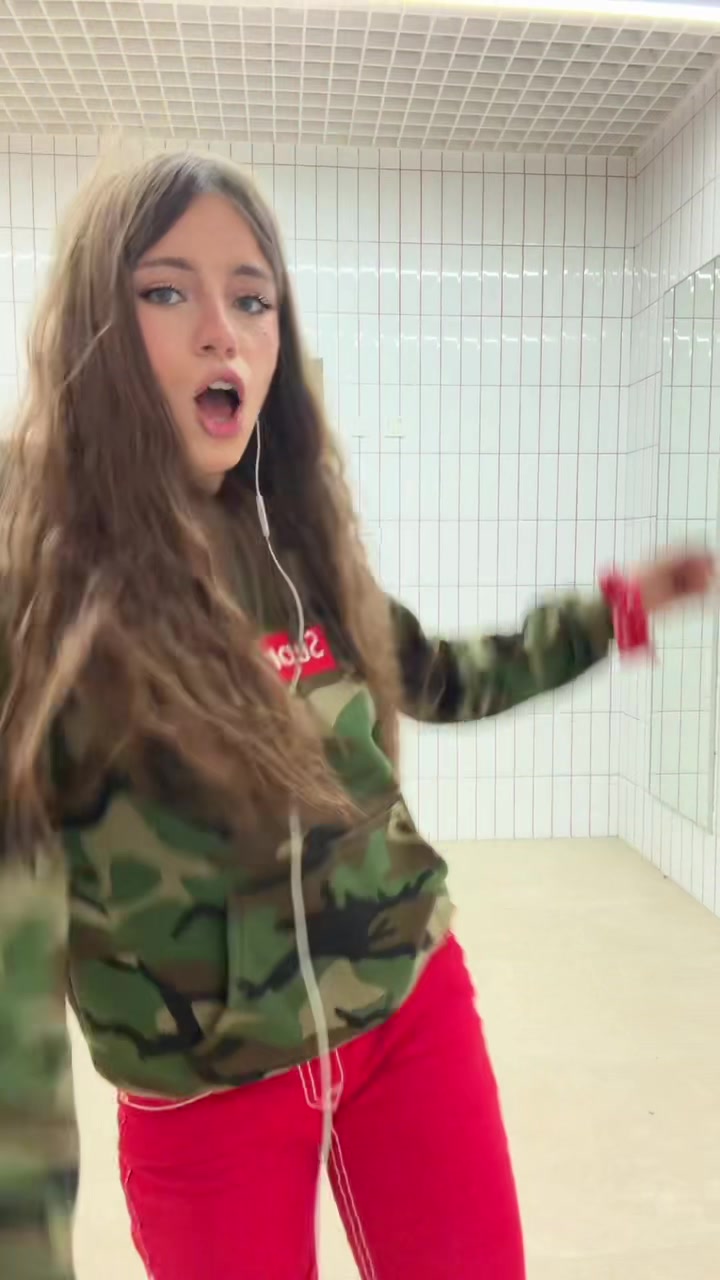 @monclershagirll