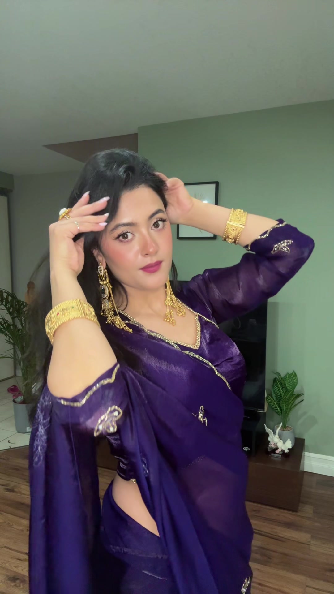 @Ajnabi