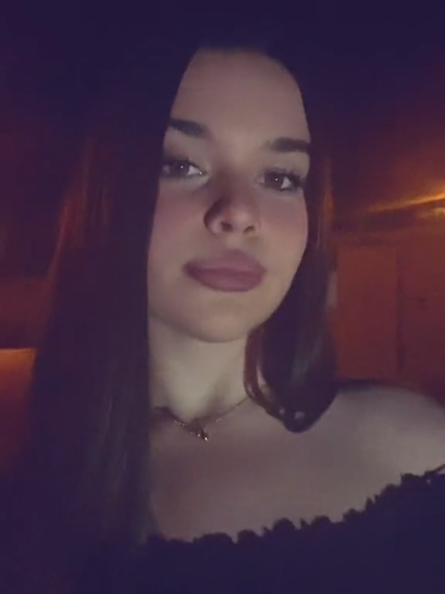 @𝐄