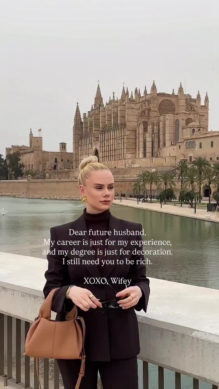 @𝓐𝓷𝓪୨୧