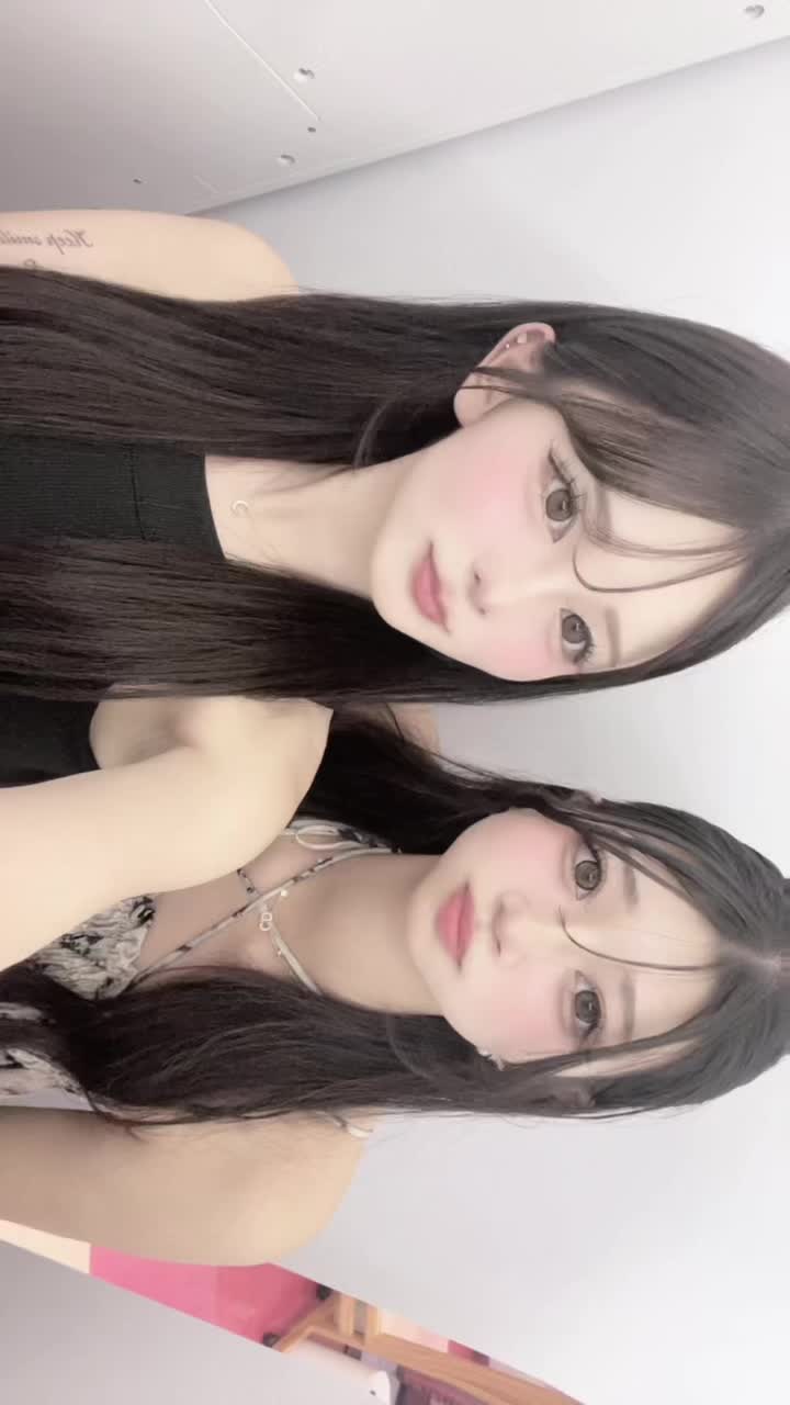 @にゃん