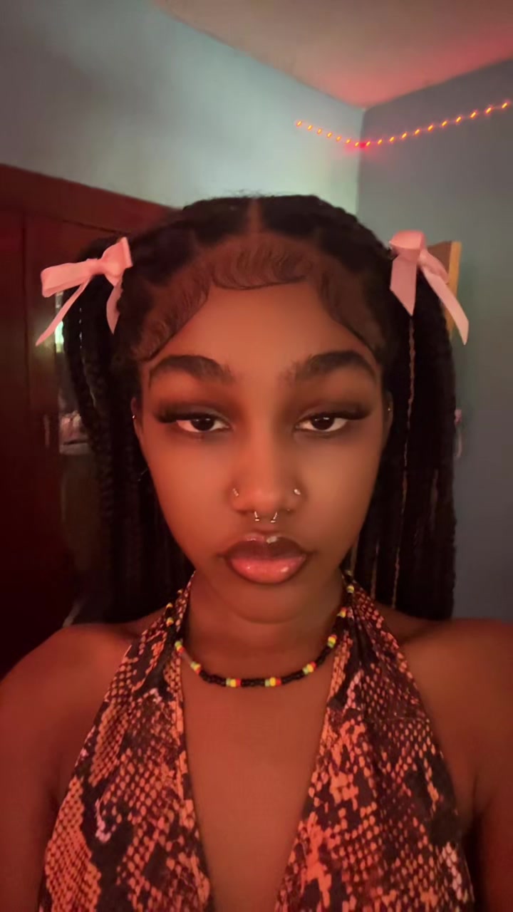 @SUCH GYAL ★👅