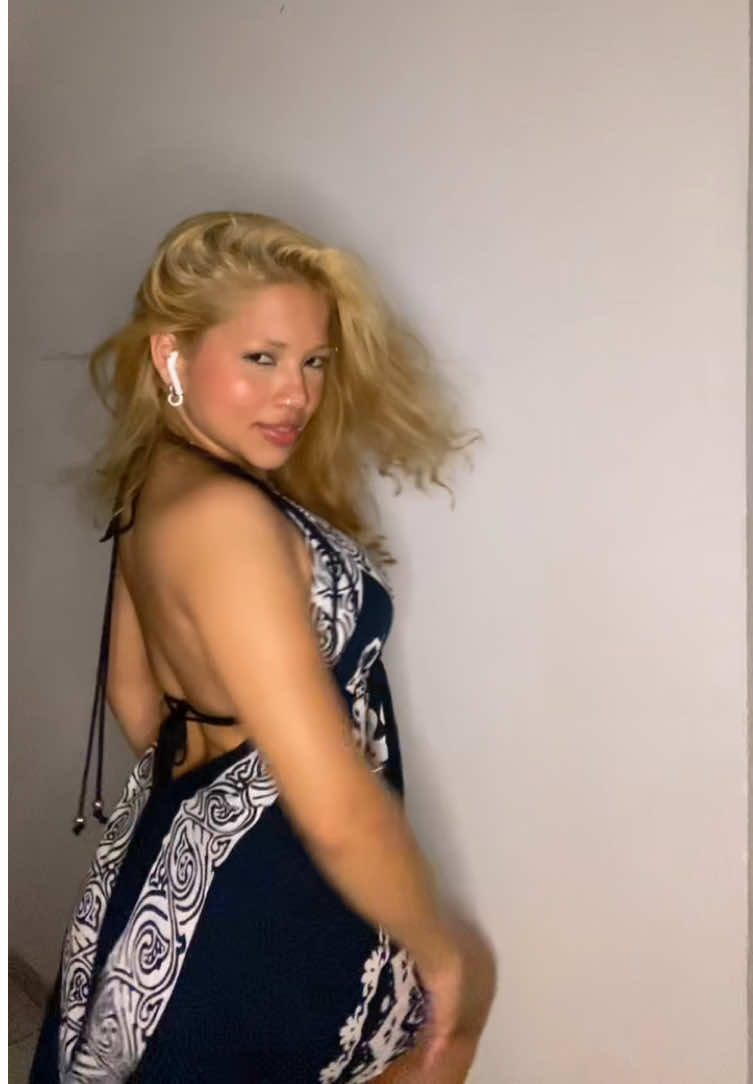 @mchelynz