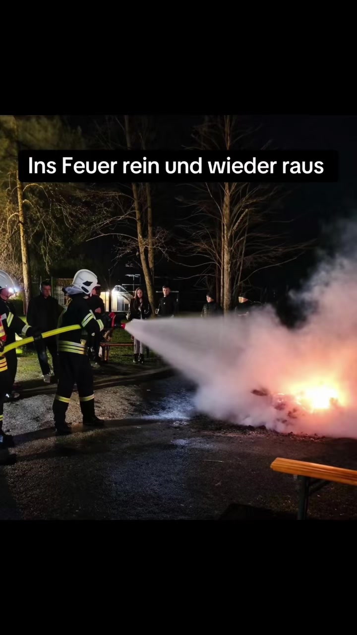 @_ Firefighterin_112_bluelight