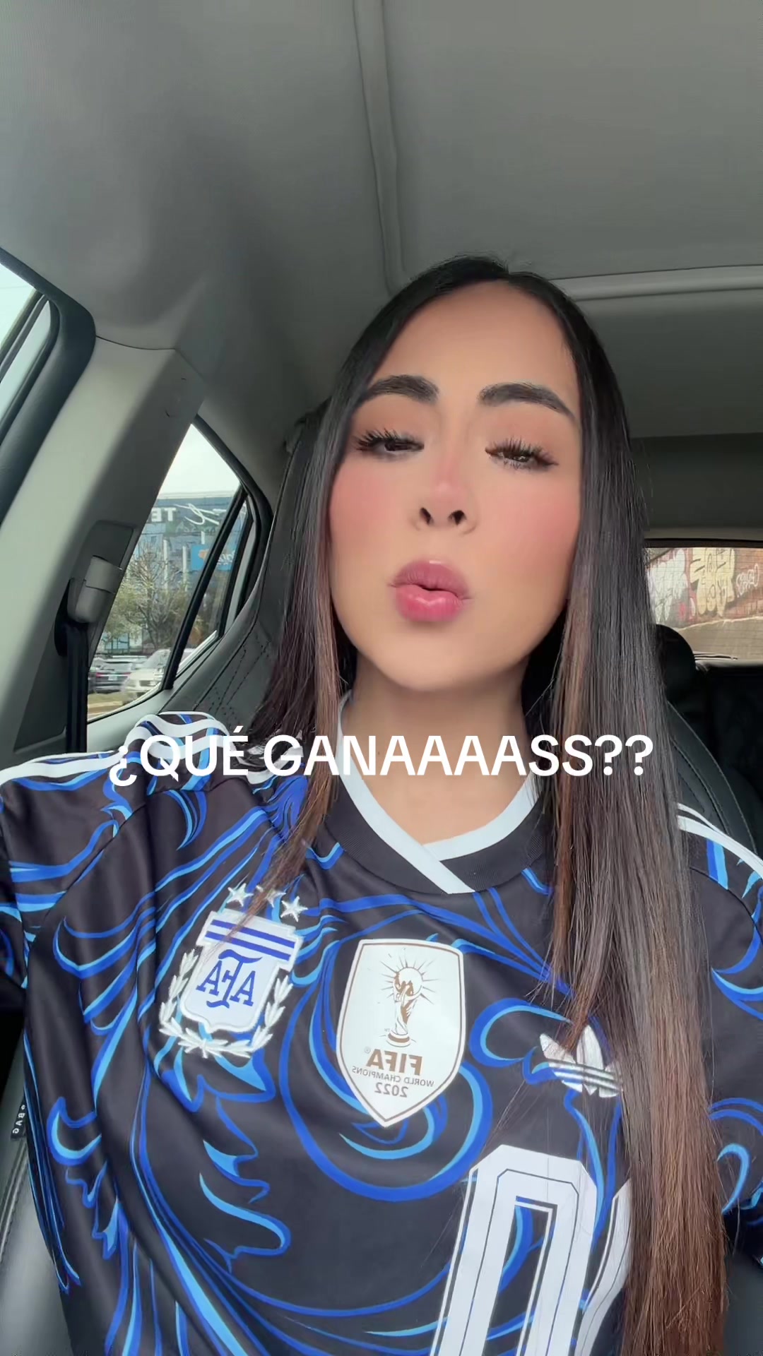 @Adriana González