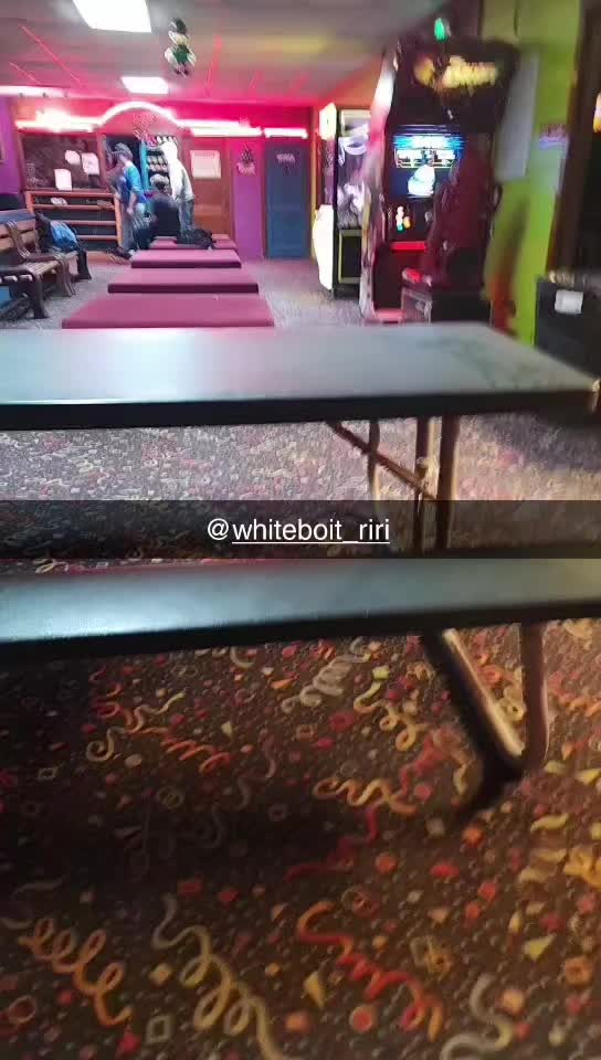 @WhiteBoiRiRi
