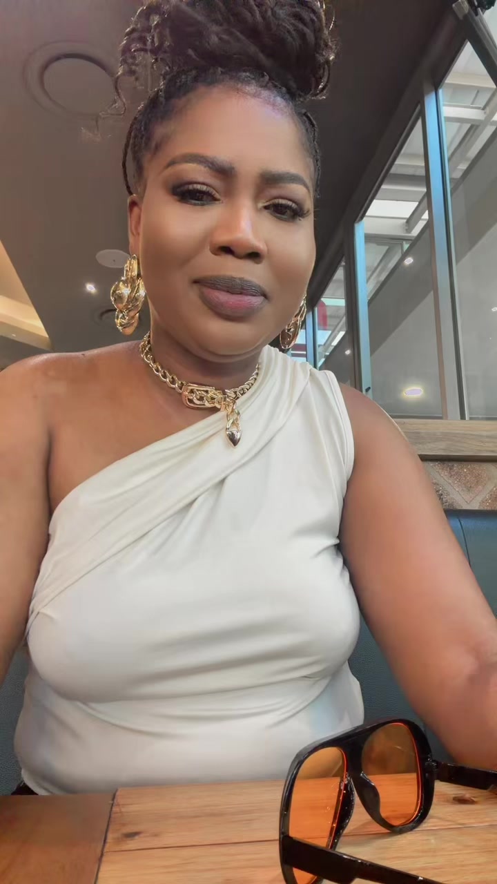 @kholomalele