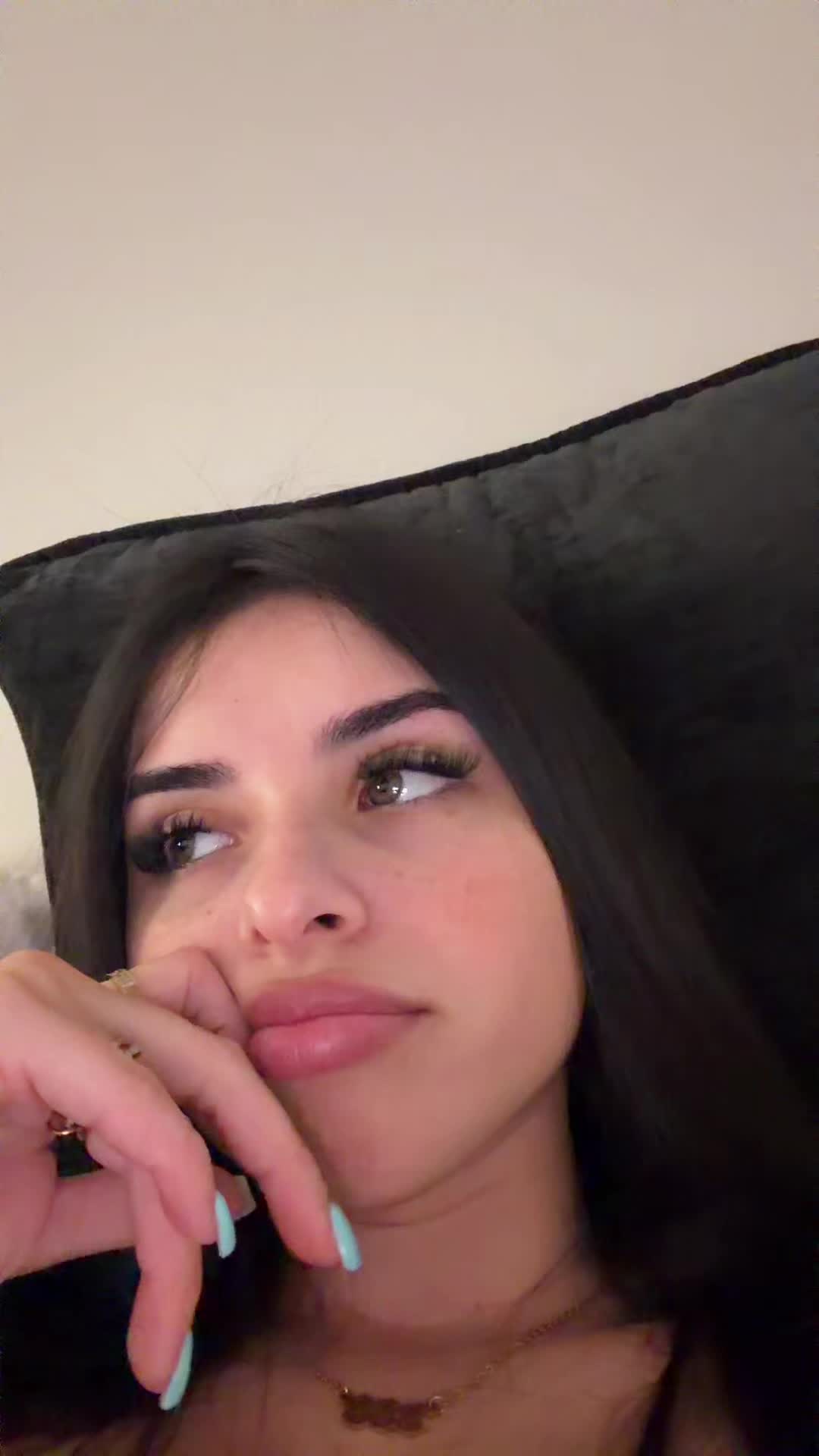 @vickyguez