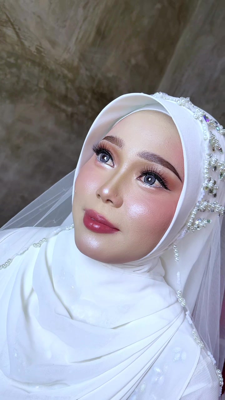 @Anya makeup