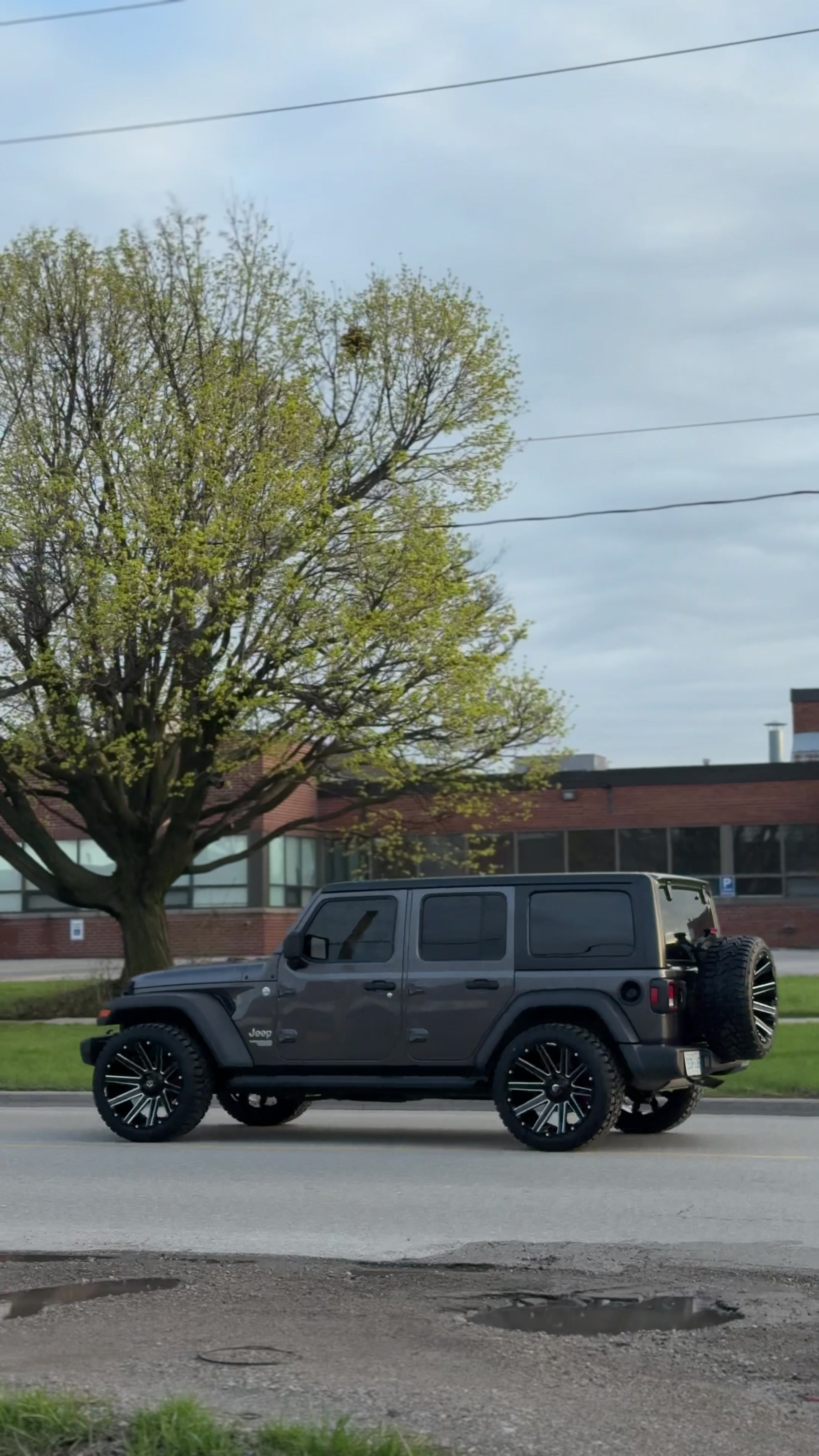 @Red Leaf Rims & Tire