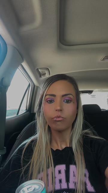 @Chryssie___