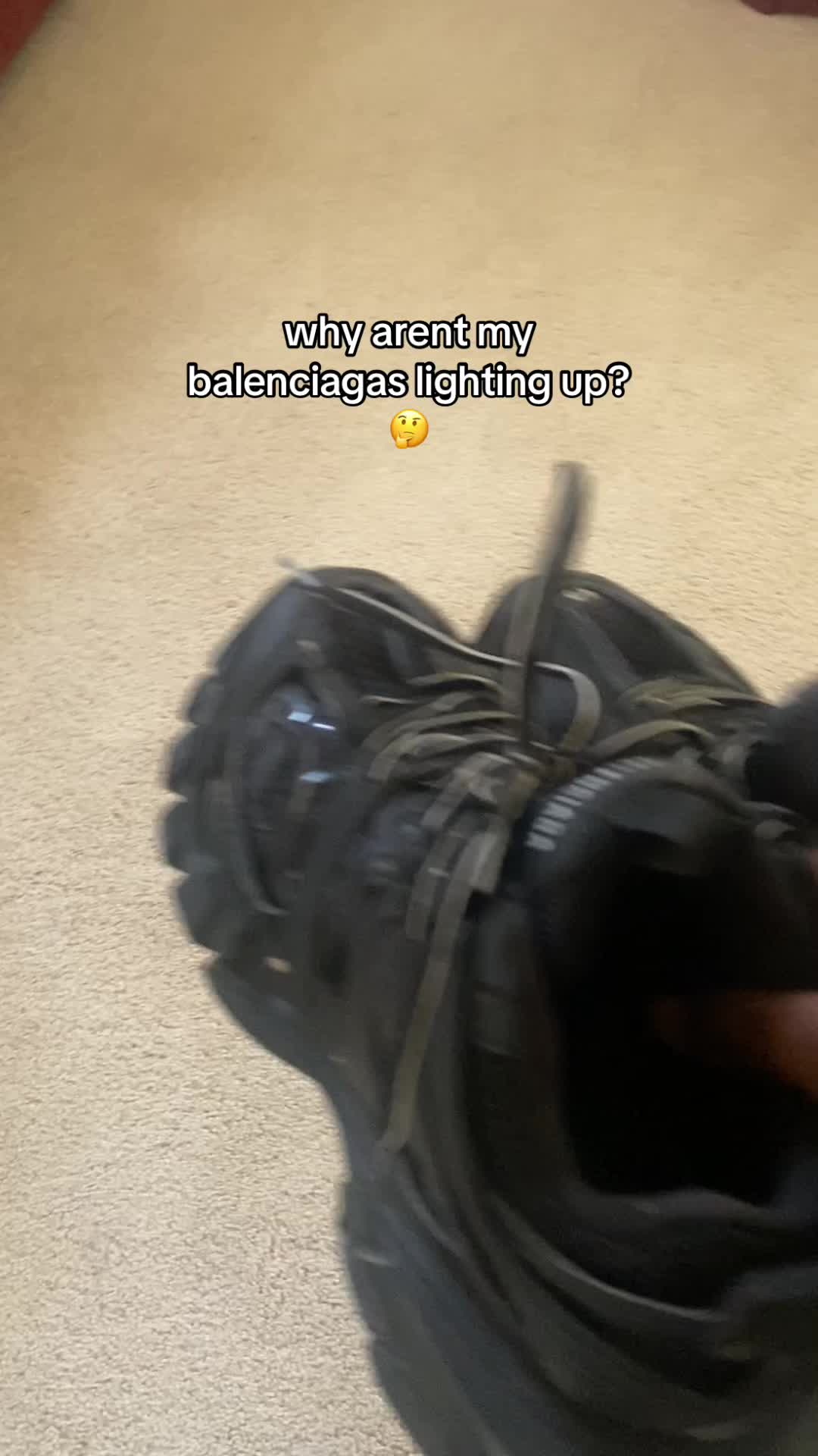 @￼