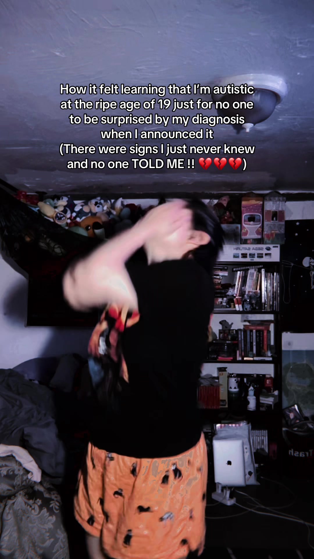@gloomy_ari_