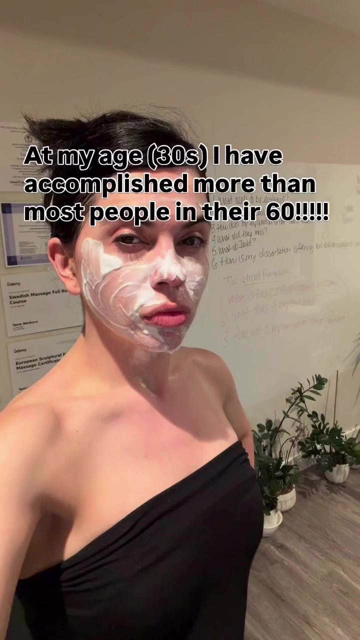 @Thegirlwiththesevenjobs IG