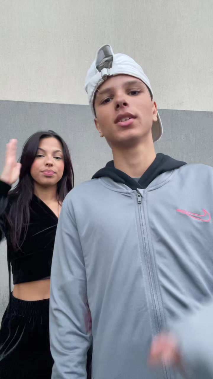 @Lara