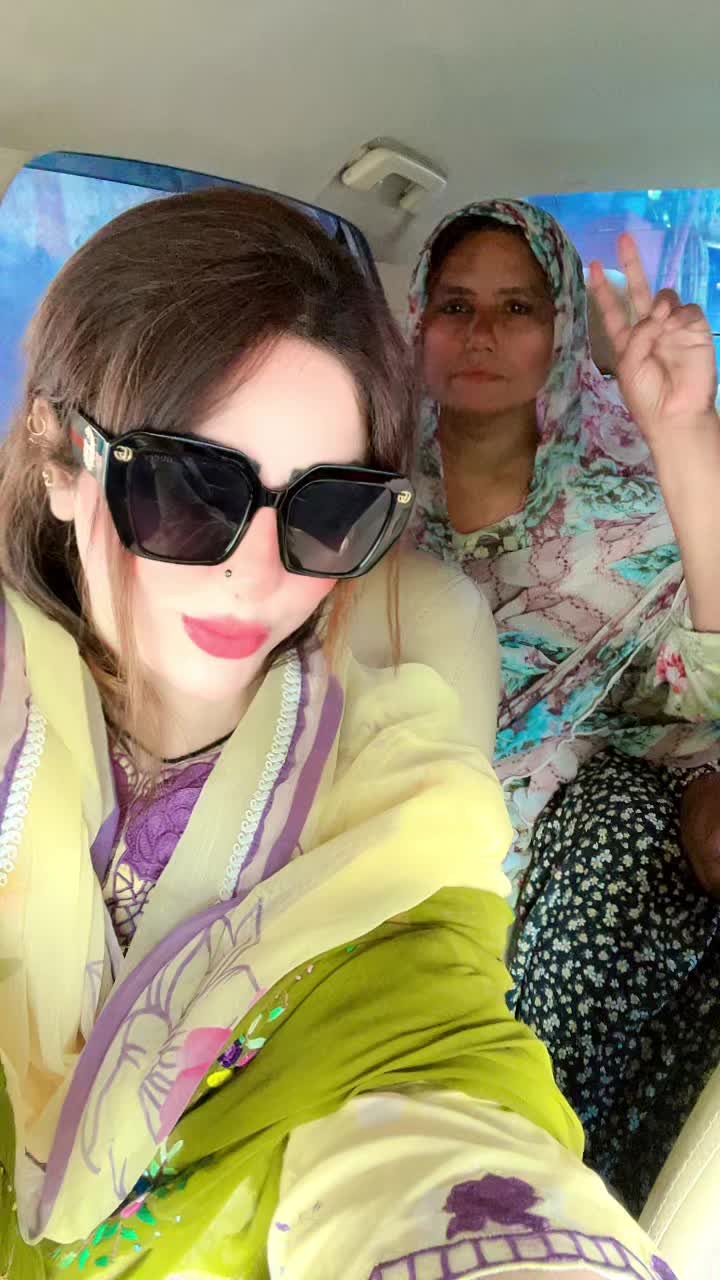 @Nusrat_Pathan