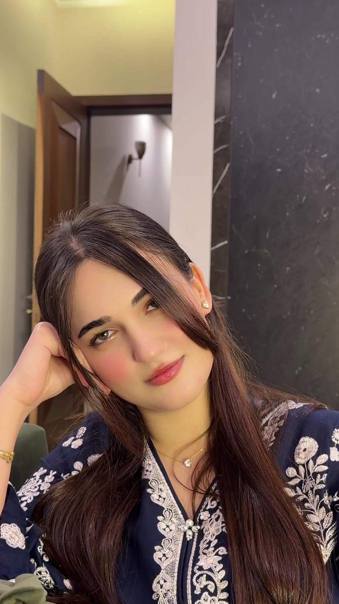 @aizakhaannn_