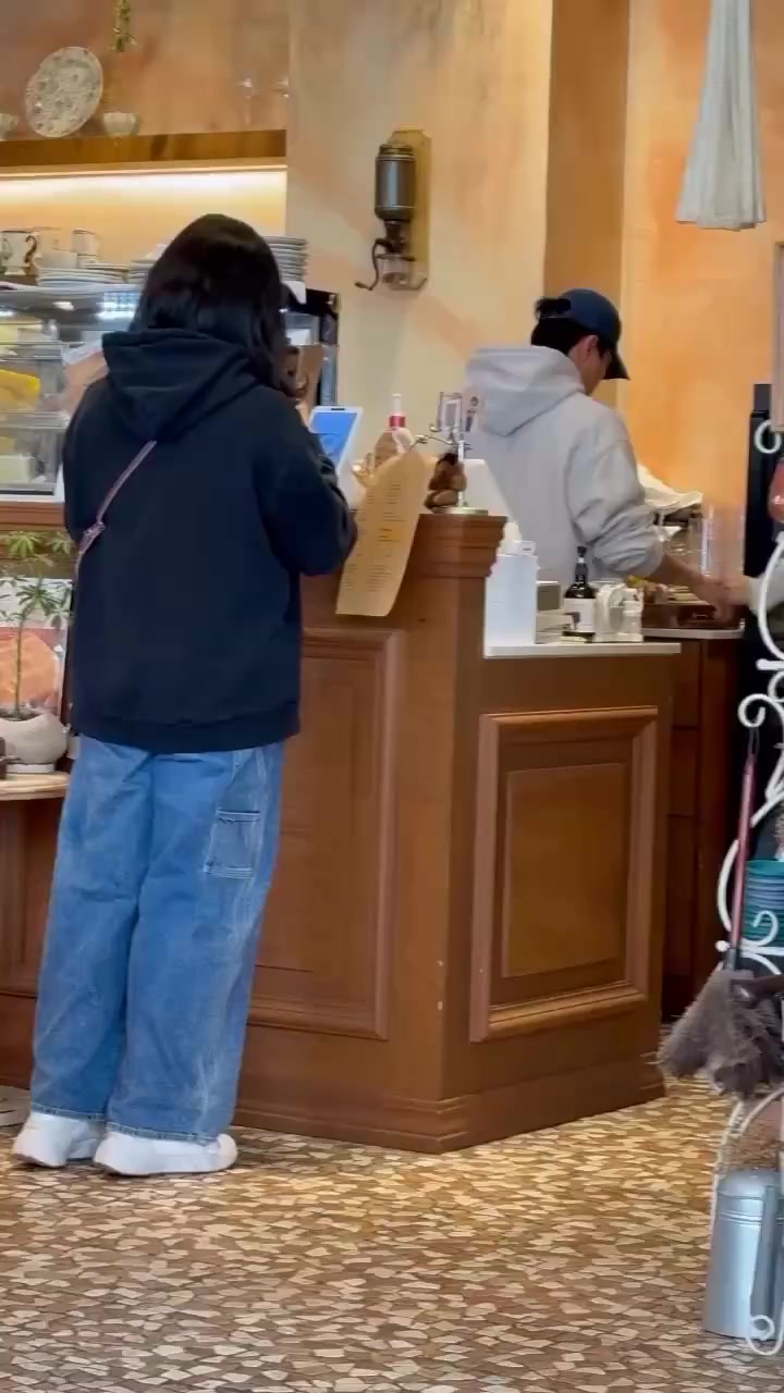 @honeyybeeeee_ 🐝