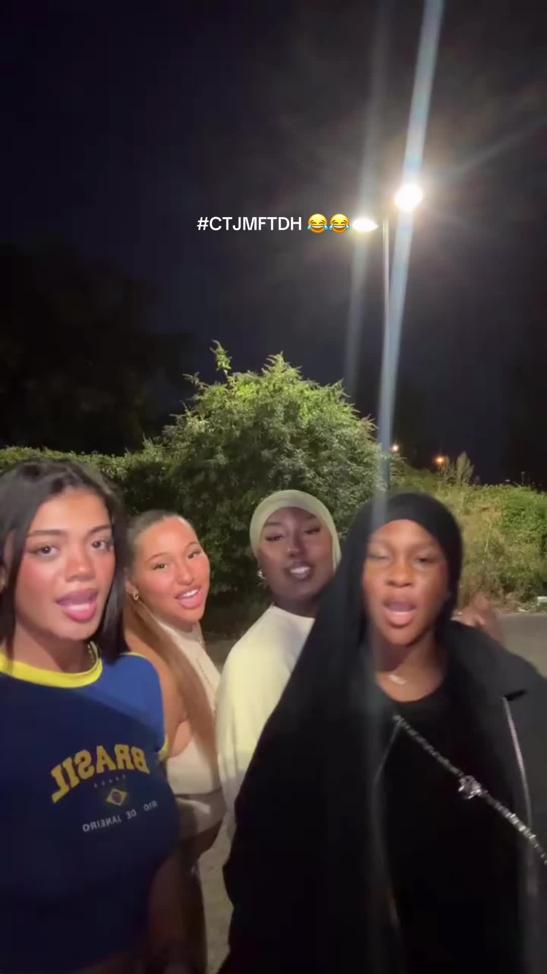 @nélia
