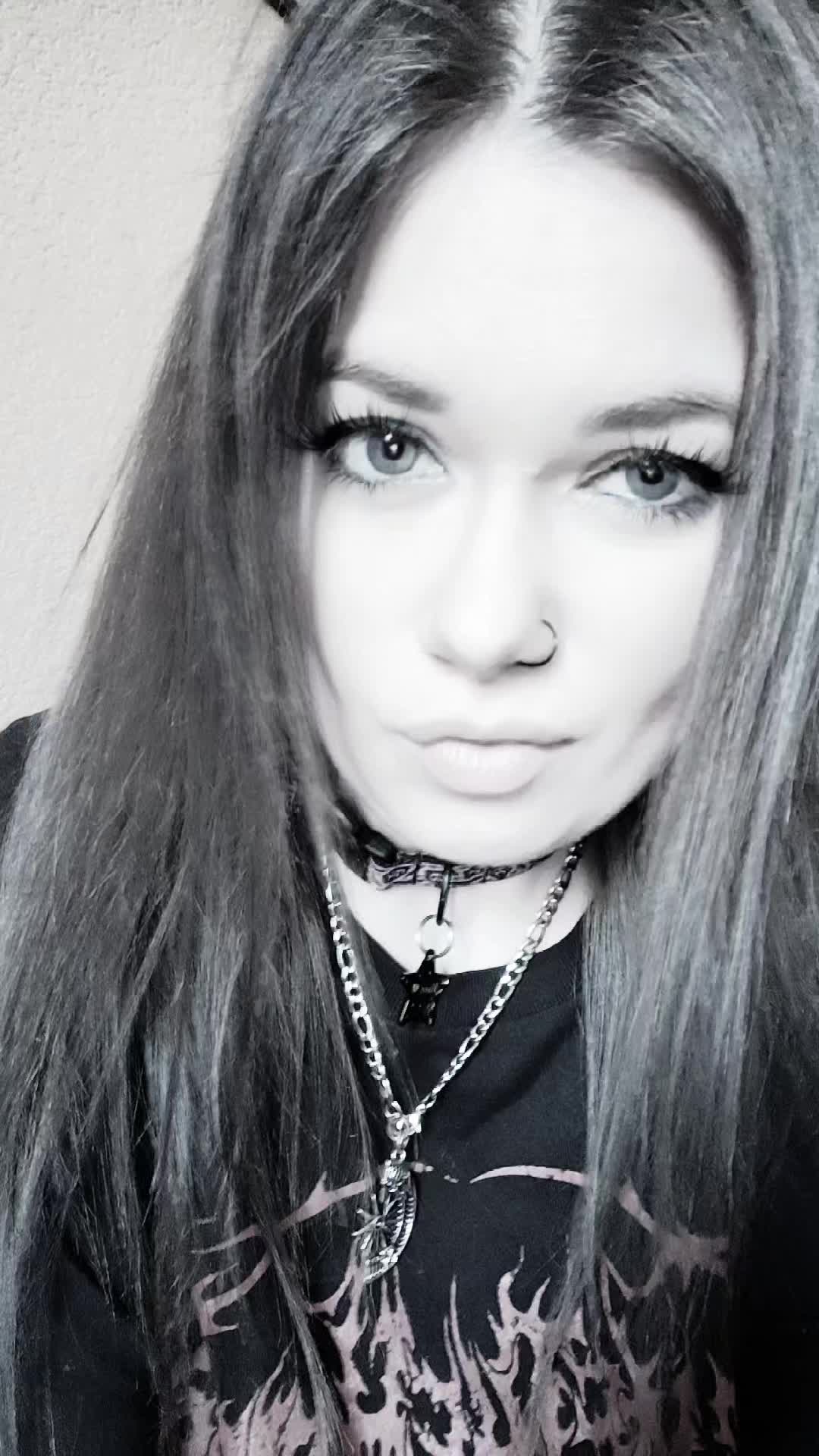 @xEmoQueenx