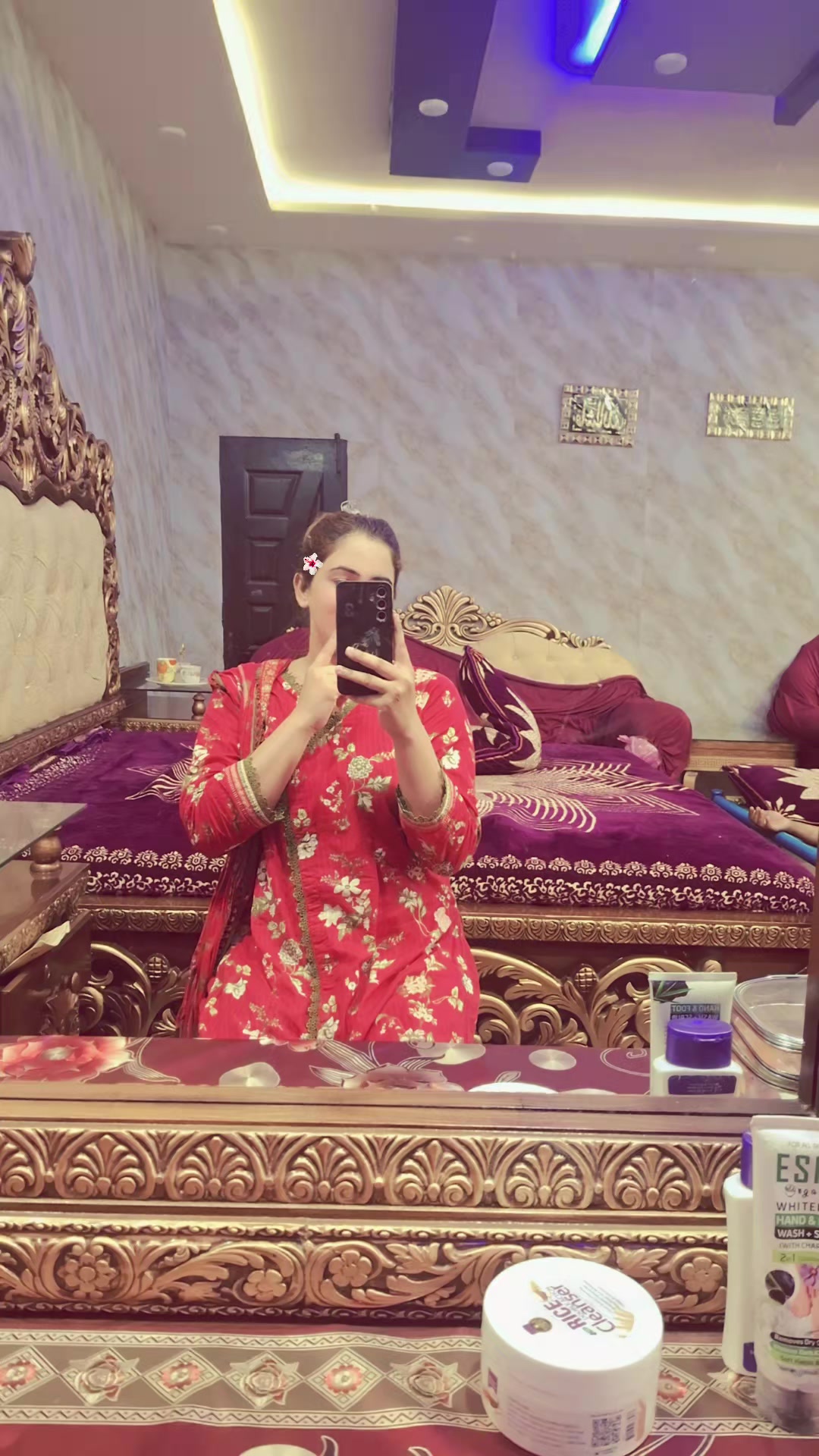 @Marŕÿ_QUêên🦋