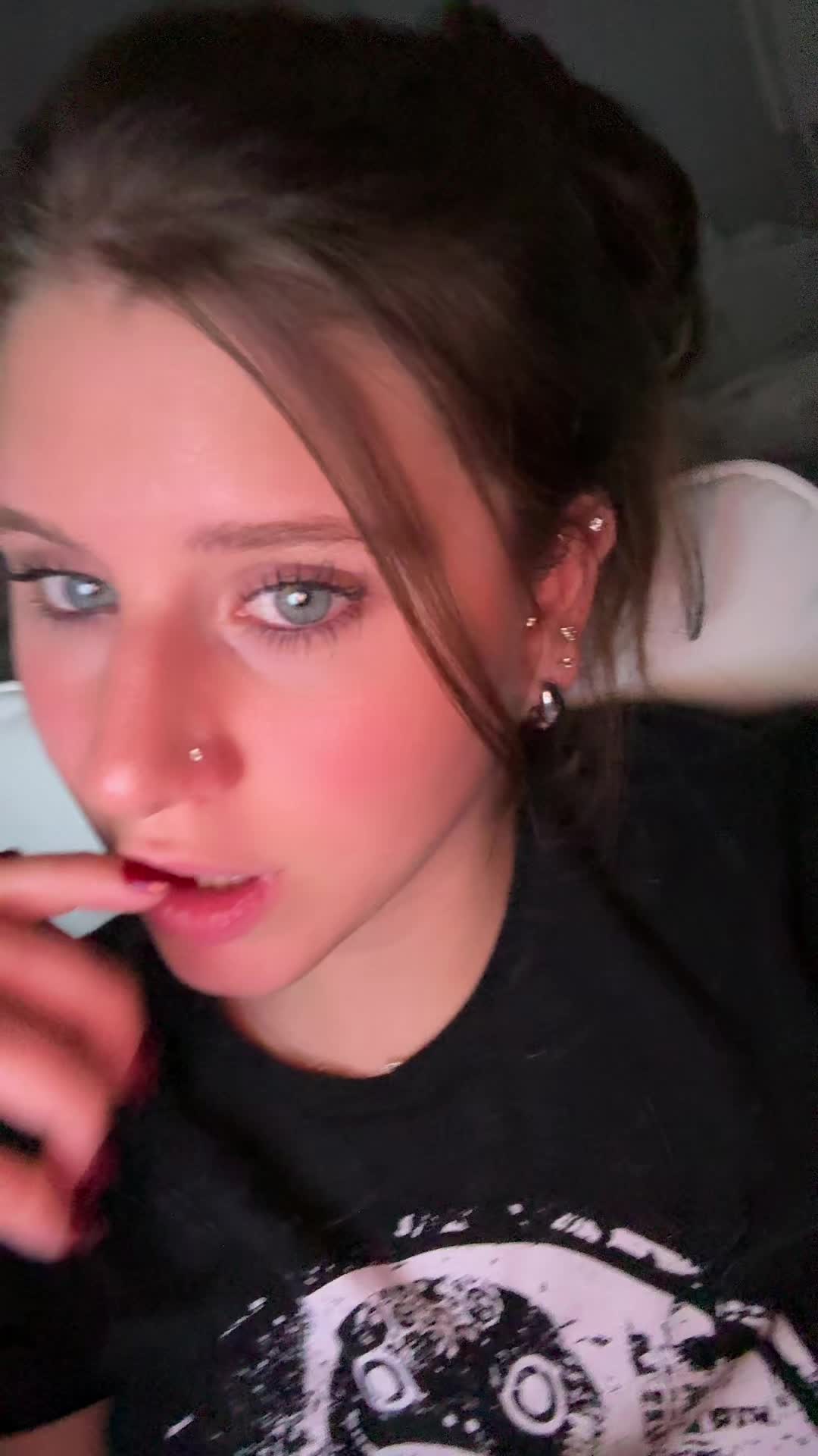 @Ella
