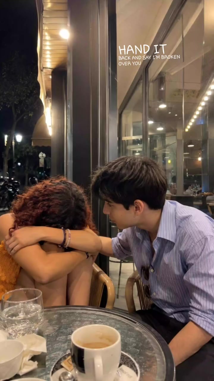 @chinolis_Eliza