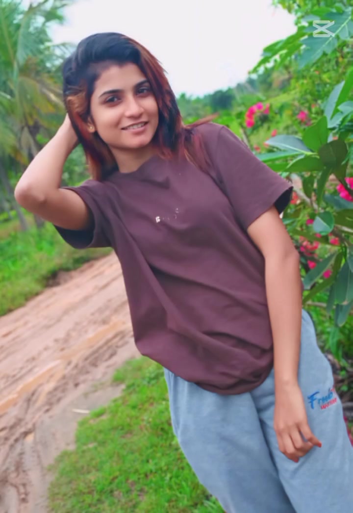 @𝗠𝗔𝗟𝗜𝗧𝗛𝗜 _ 🐣🥹