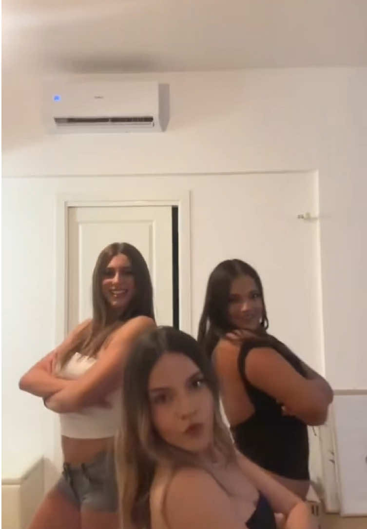 @Lara🇺🇸🇮🇹