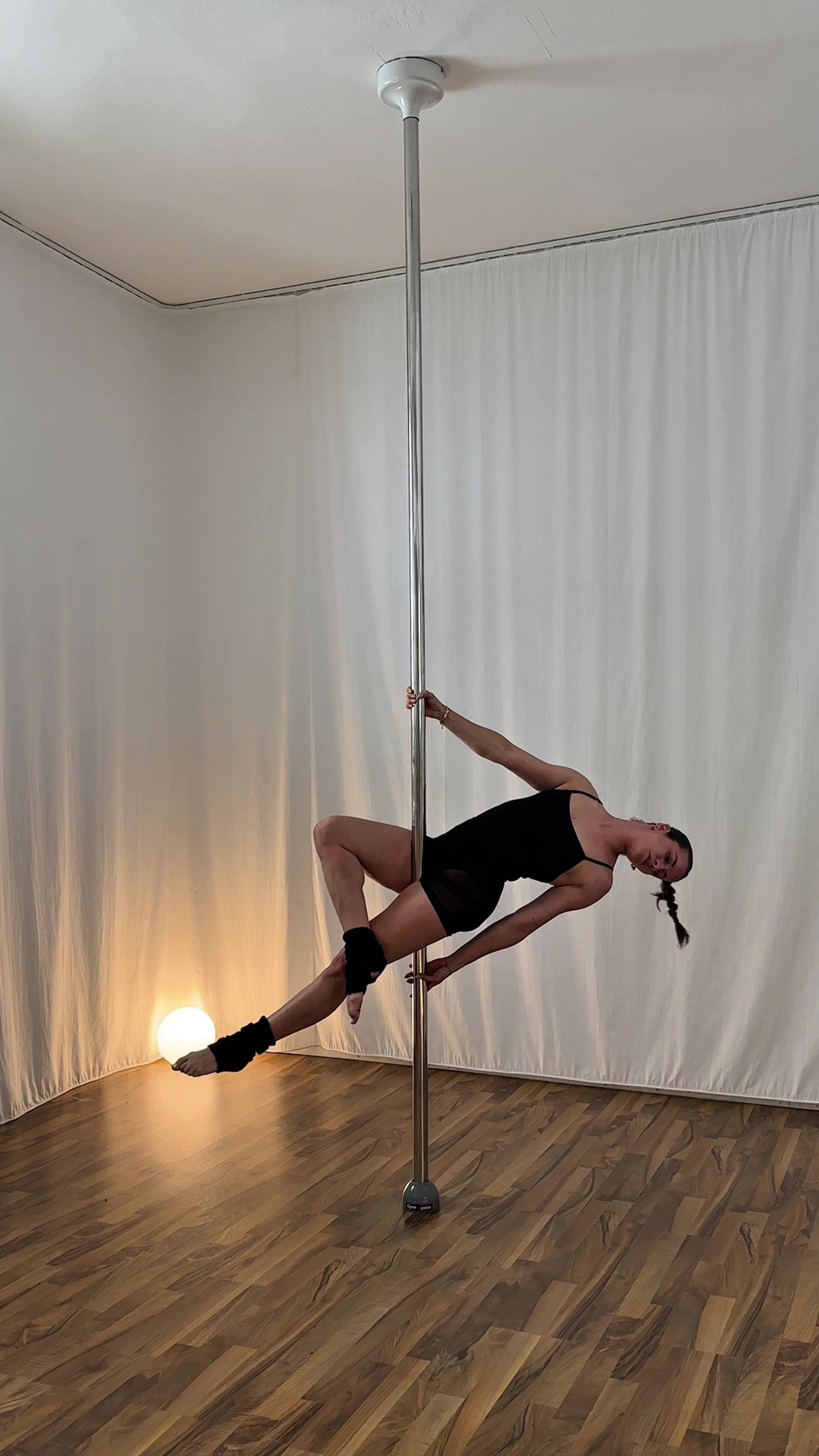 @julialuves_pole