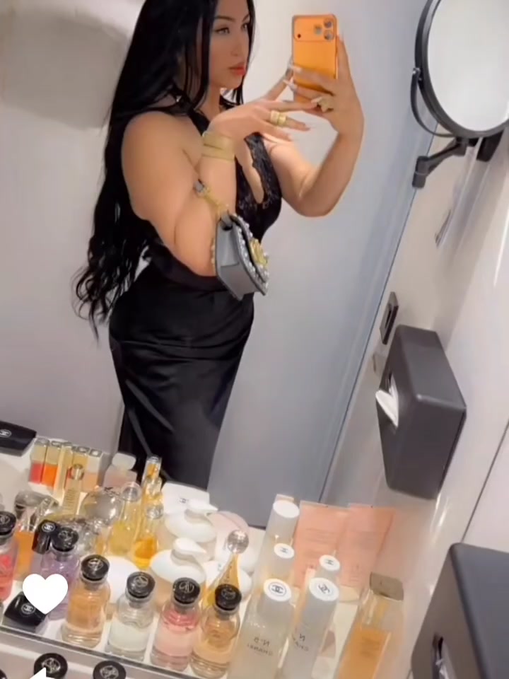 @chahinez_