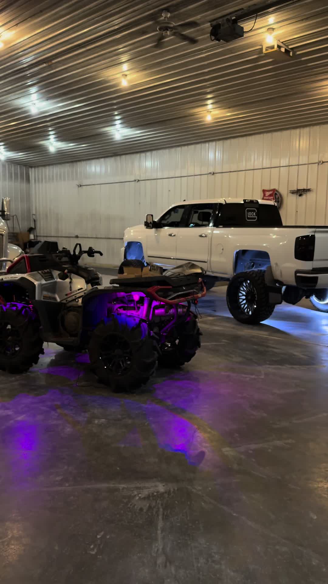 @Leightin_white