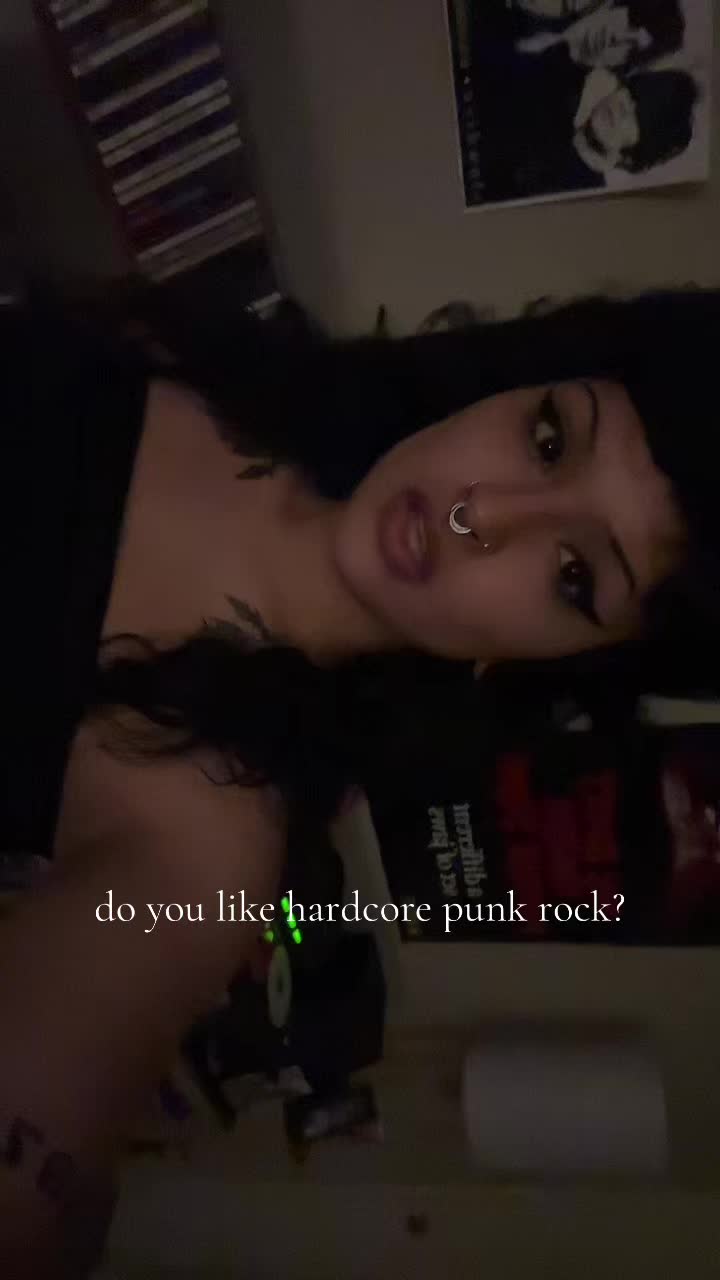 @viennay ☠︎︎