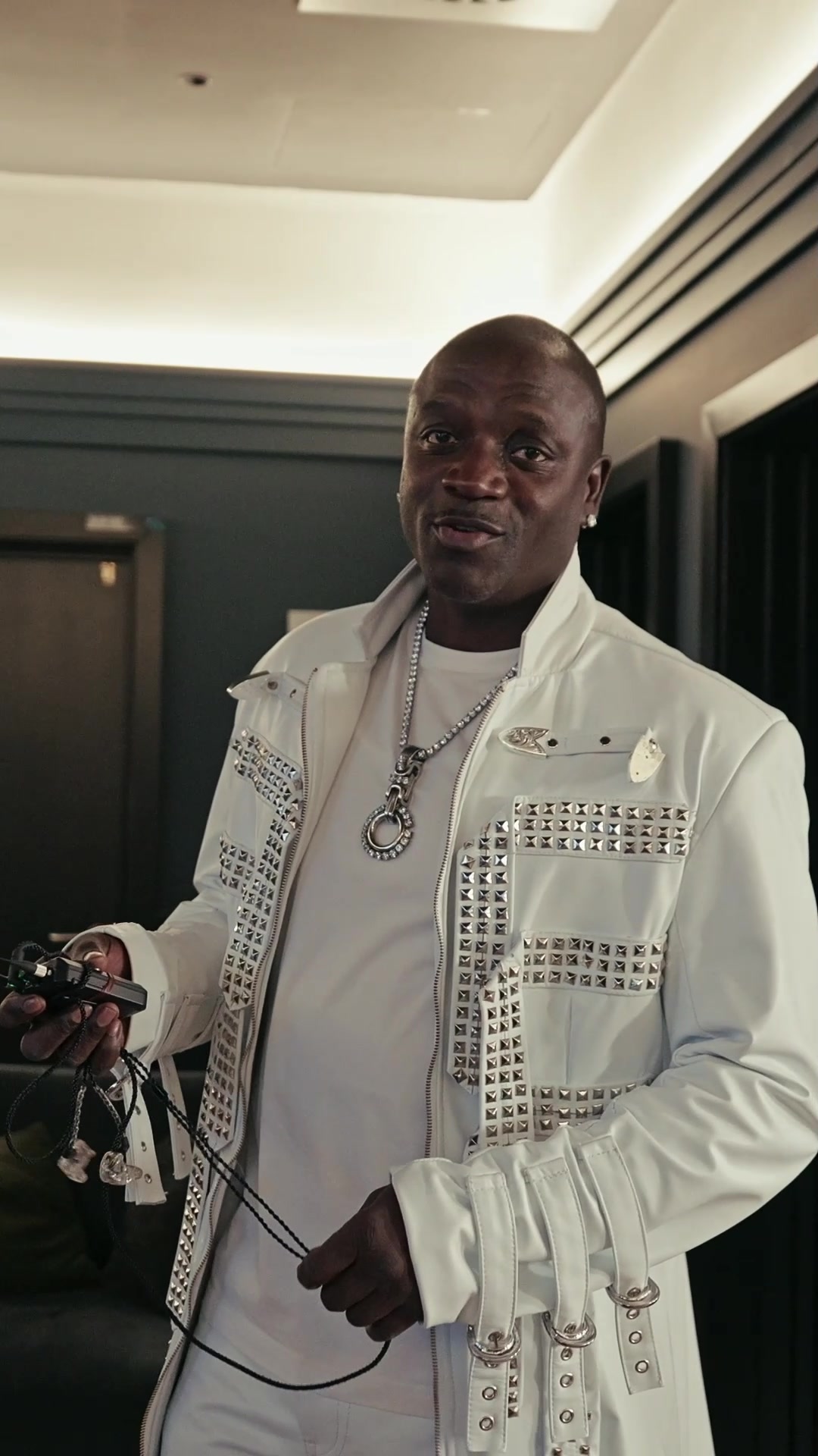 @AKON