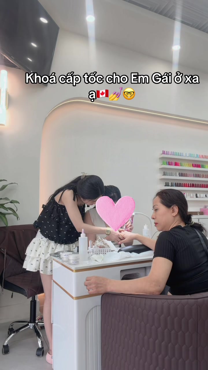 @KimmieNails🇻🇳&hearts;️🇨🇦Tấu H&agrave;i😜